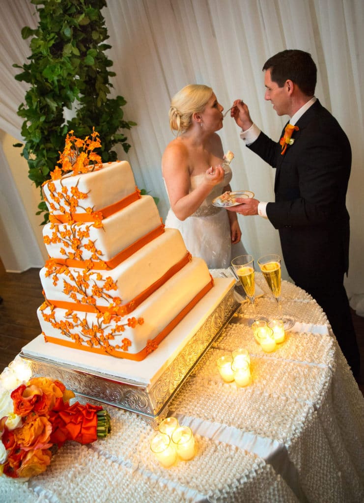 the estate atlanta wedding cut the cake flowers bouquet buckhead photographer 1771