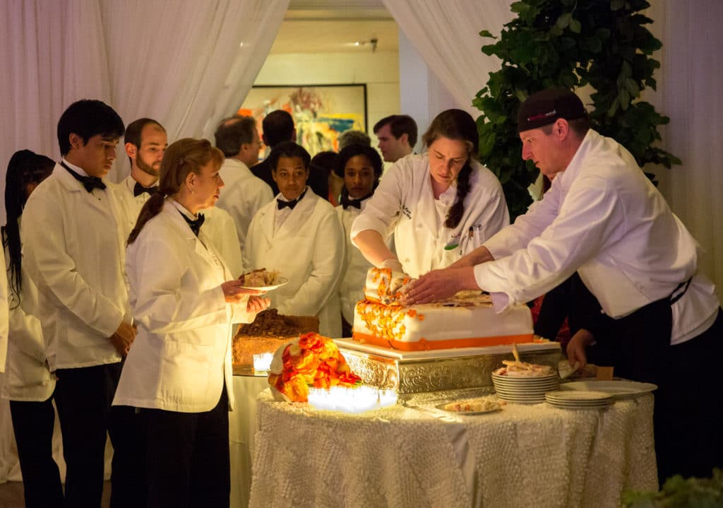 the estate atlanta wedding cut the cake flowers bouquet buckhead photographer 1791