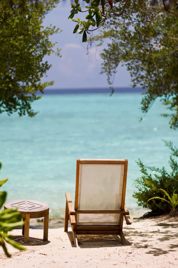 beach-wedding-destination-maldives-four-seasons-resort-photographer-atlanta-destination-wedding-photographer-denis-reggie-0321