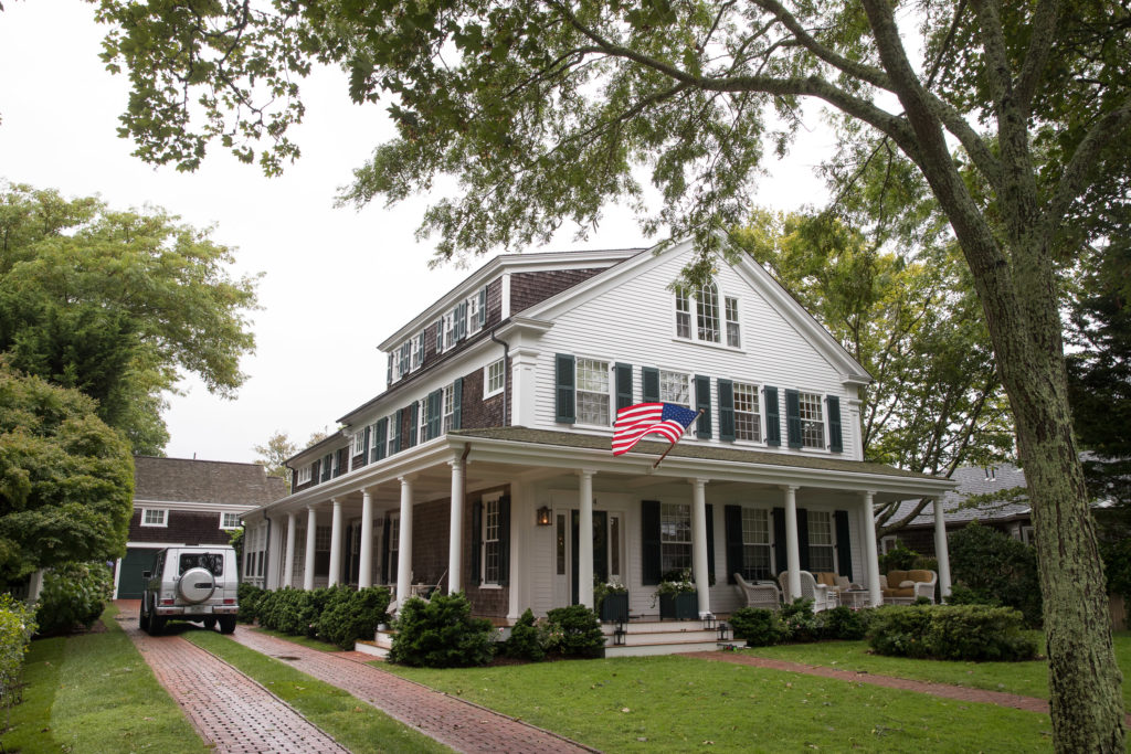 marthas-veneyard-wedding-photographer-old-whaling-church-field-club-tented-reception-0717