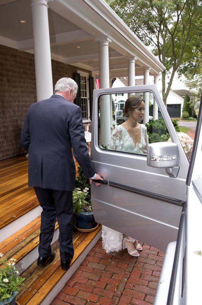 marthas-veneyard-wedding-photographer-old-whaling-church-field-club-tented-reception-0900