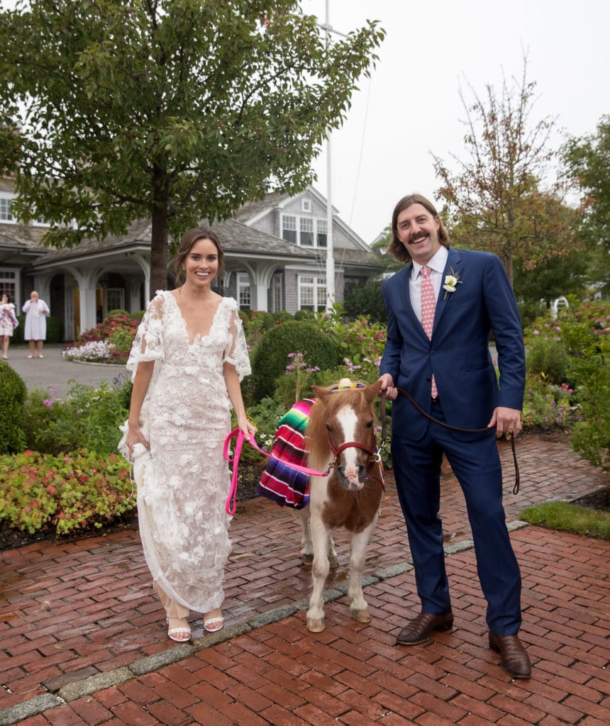 marthas-veneyard-wedding-photographer-old-whaling-church-field-club-tented-reception-1651