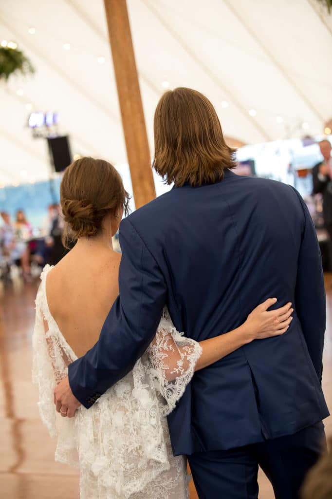 marthas-veneyard-wedding-photographer-old-whaling-church-field-club-tented-reception-1853