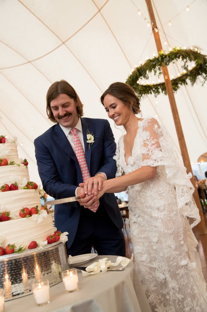 marthas-veneyard-wedding-photographer-old-whaling-church-field-club-tented-reception-1890