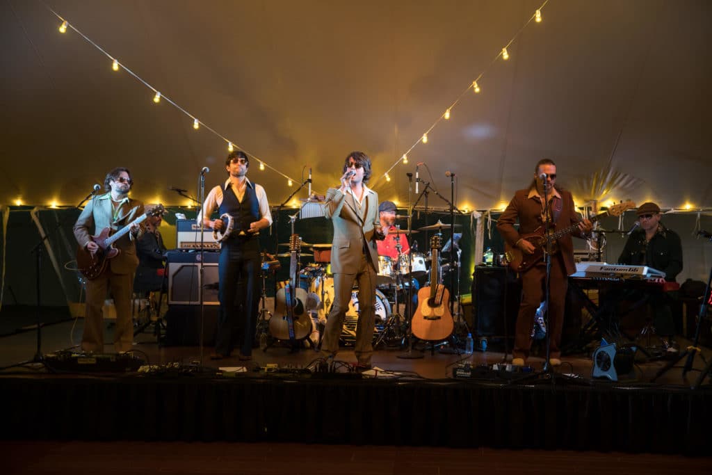 marthas-veneyard-wedding-photographer-old-whaling-church-field-club-tented-reception-2007