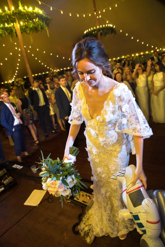 marthas-veneyard-wedding-photographer-old-whaling-church-field-club-tented-reception-2274